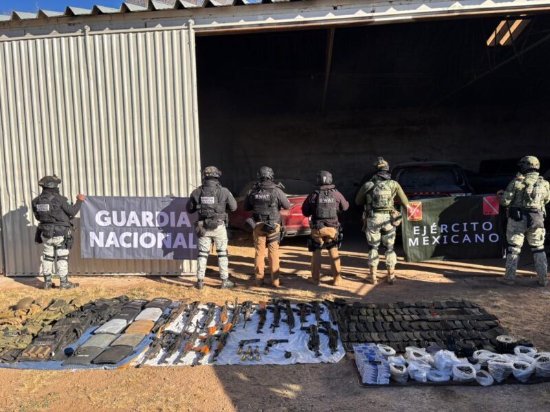 Inhabilitan casa de seguridad en Namiquipa y aseguran armas, vehículos y equipo táctico