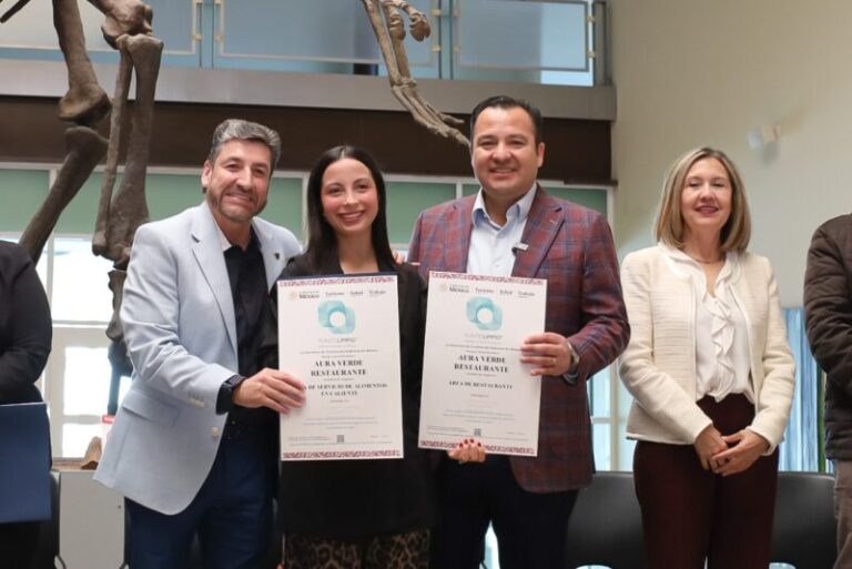 Entrega Turismo distintivos de calidad a empresas de Delicias