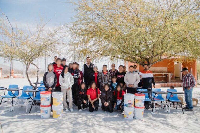 Entregan mobiliario y equipo a la Telesecundaria de Leyes de Reforma en Camargo