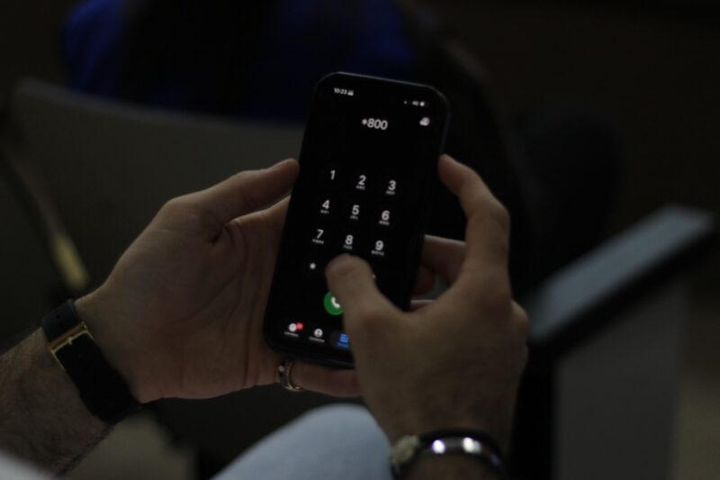 Invitan a usar Línea 800 para prevenir conductas suicidas