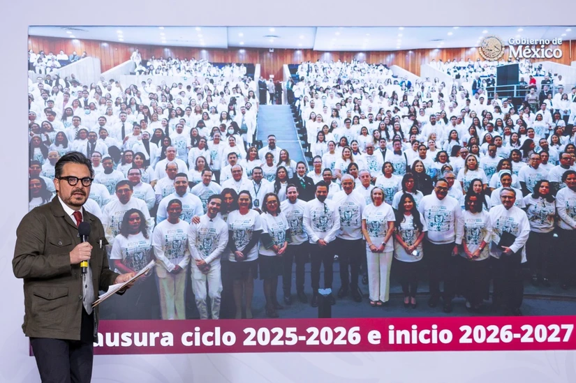 Alejandro Svarch, Director del IMSS Bienestar