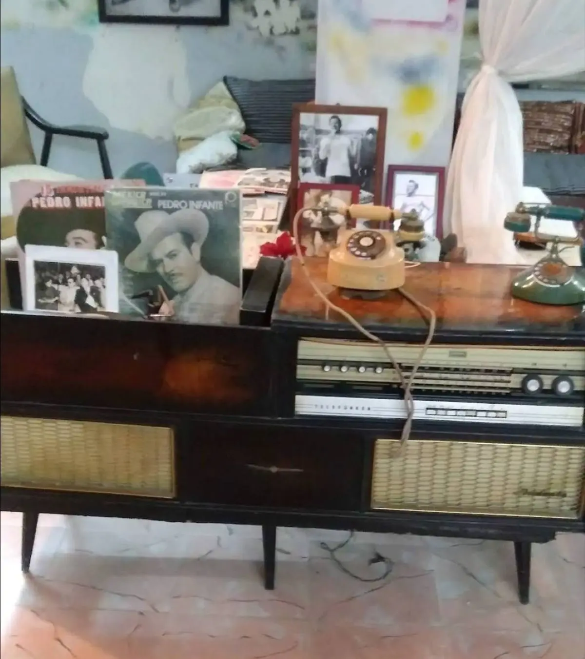 Algunos de los artículos de Pedro Infante. Foto: Pedro Infante Vive