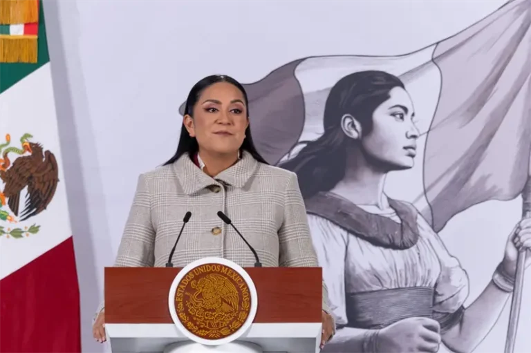 Sheinbaum anuncia becas, defiende soberanía y habla de Cuba en La Mañanera