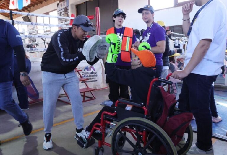 Practican niños del CRIT el boxeo en Ávalos