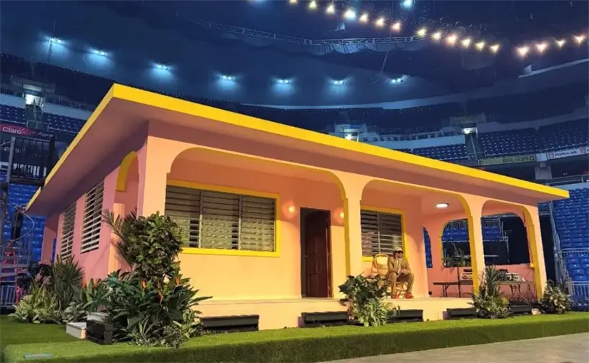'La Casita' que Bad Bunny ha montado en sus shows evoca a las casas típicas en los barrios de Puerto Rico. Foto: Cortesía