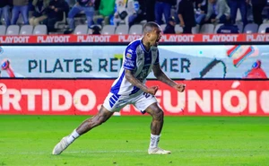 ¿Cuánto gana a la semana Robert Kenedy en Pachuca y el valor actual del mediocampista?