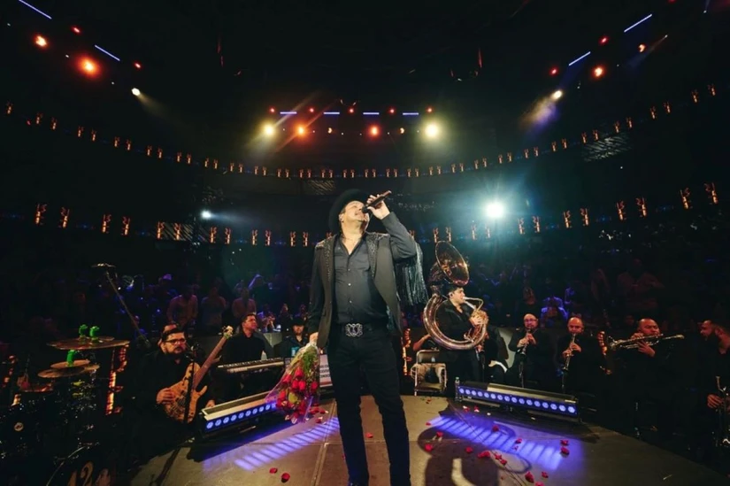 De cuánto es la fortuna de Julión Álvarez. Foto: Facebook