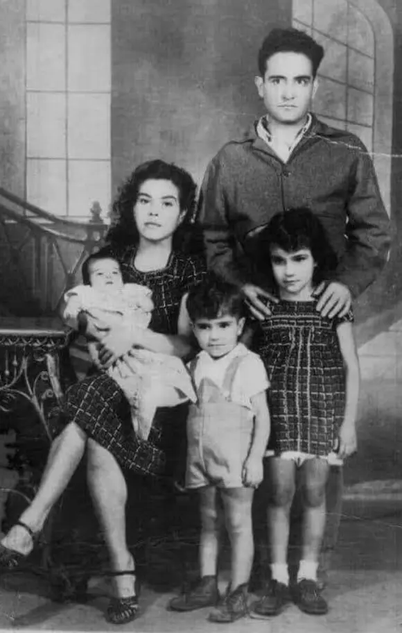 Familia de Vicente Fernández (el del centro). Foto: cortesía.