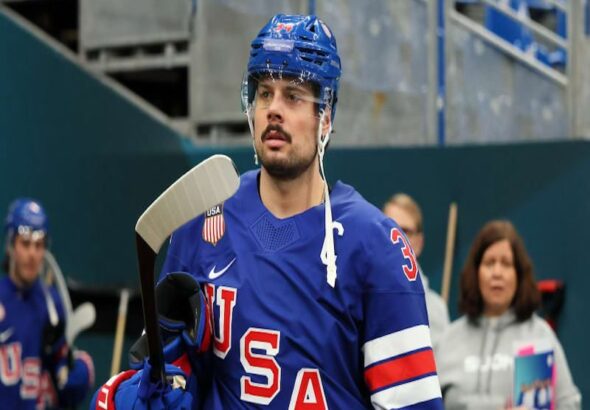 Estados Unidos arrasa 5-1 sobre Letonia en el debut olímpico de hockey