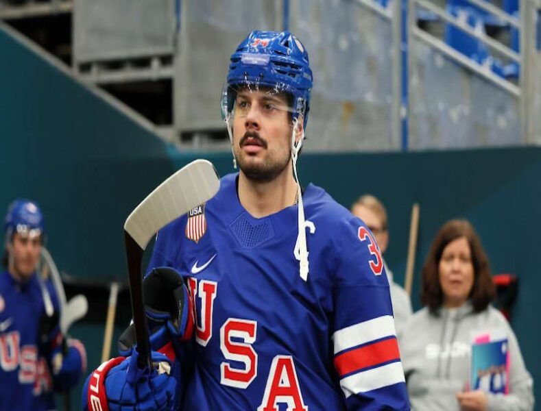 Estados Unidos arrasa 5-1 sobre Letonia en el debut olímpico de hockey