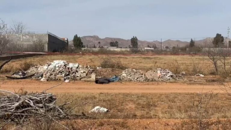 Doble ejecución aterroriza colonia Valles de Chihuahua: Hombre de 45 años acribillado a balazos, después de otro cuerpo desmembrado