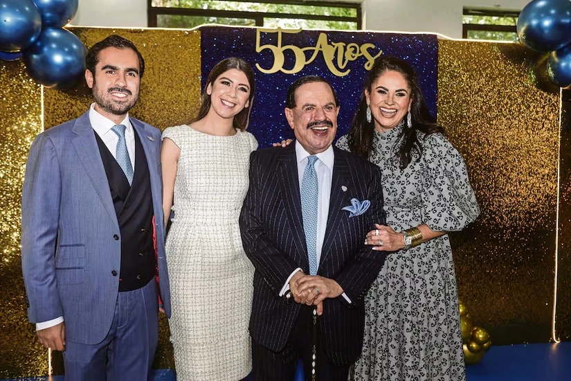 Su familia también se ha integrado al medio. Foto: Cortesía