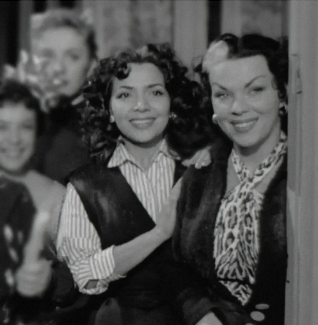 María Victoria de joven (izquierda). Foto: cortesía.