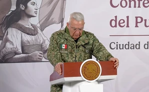 Se hizo un silencio… y el Secretario se quebró al despedir a los 25 soldados caídos