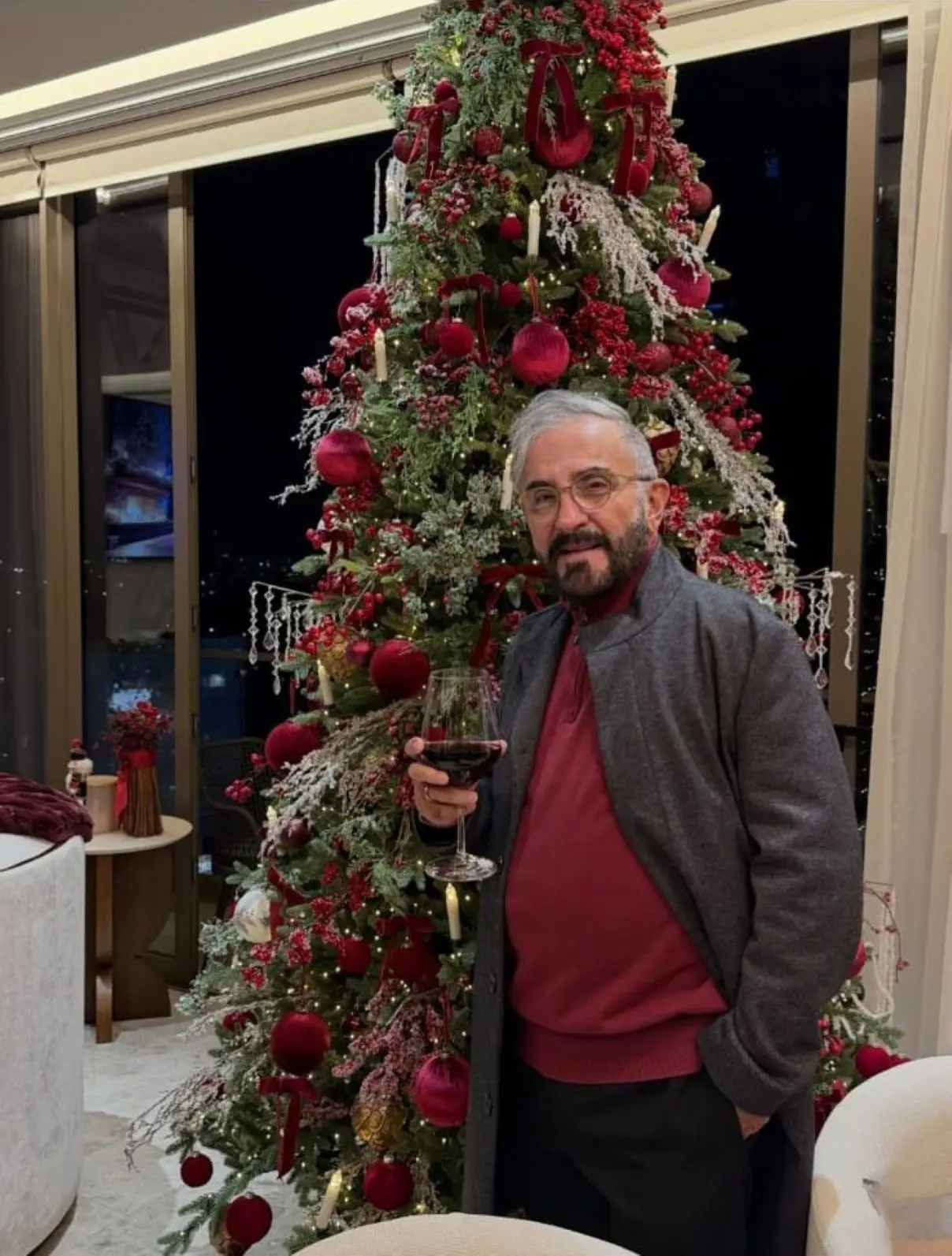 Vicente Fernández Jr ha dejado ver su casa en redes sociales. Foto: Instagram