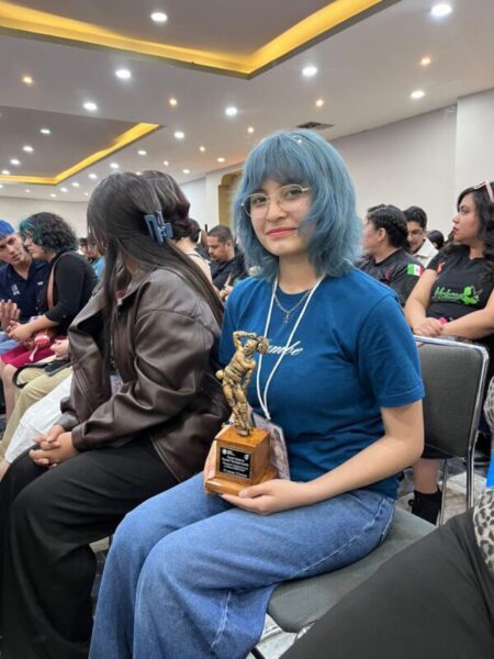 Eunice Ariana Flores Cárdenas, del CBTis 122, obtiene segundo lugar en certamen literario