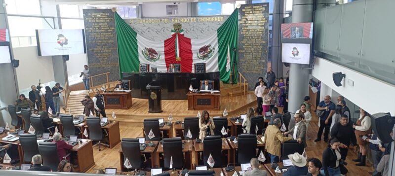 Noticias Chihuahua Pausa.MX Recibe su premio Yared Ontiveros Macías