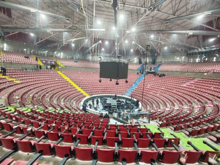 Multan a Víctor Mendivil por narcocorridos