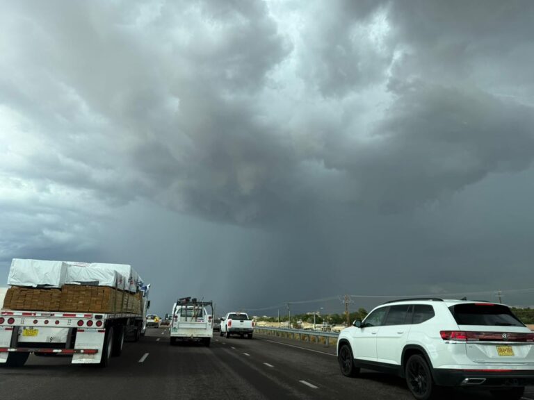 Vientos fuertes y lluvias marcarán el clima este martes