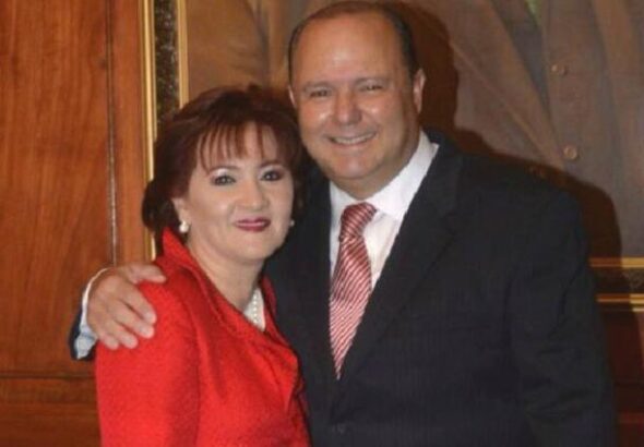 Esposa de exgobernador cuenta con dos órdenes de aprehensión: Fiscalía