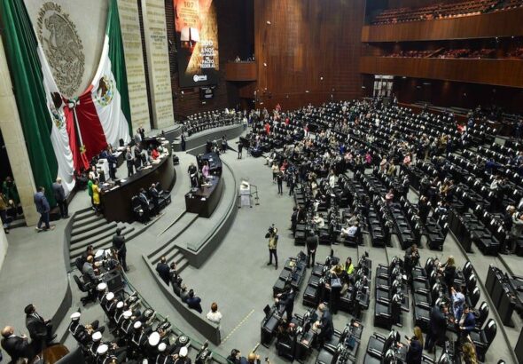 Reforma política genera debate en el Congreso mexicano