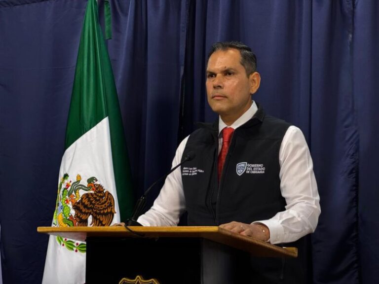 Rescatan a menor tras caer a canal de riego