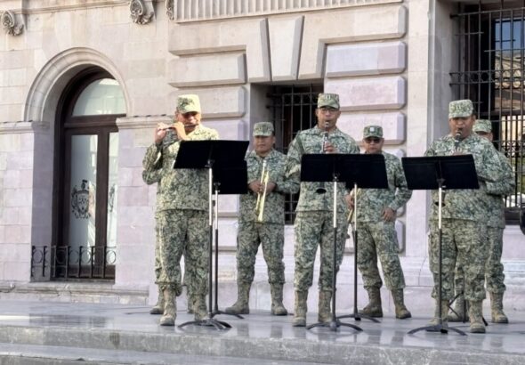 Concierto militar reúne a familias en la Plaza de Armas