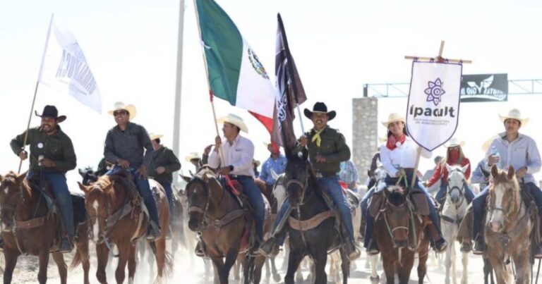 Cabalgando por Samalayuca fortalece la identidad y tradición en la zona rural de Juárez
