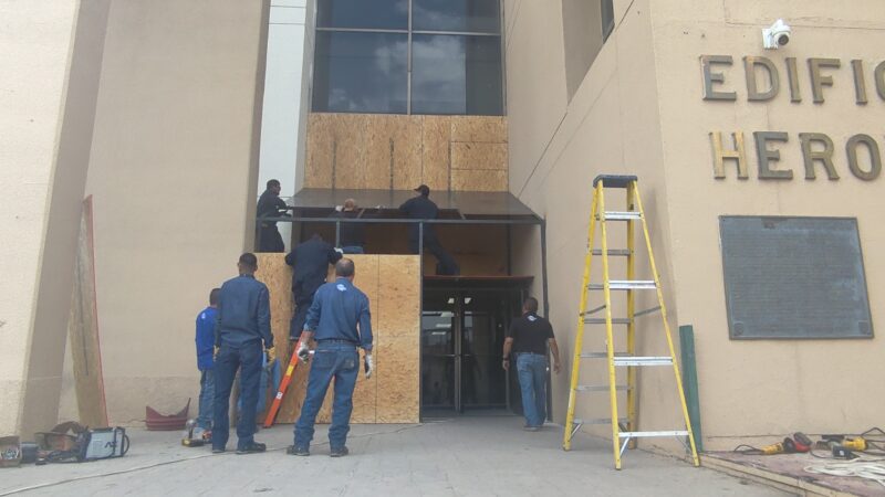 Blindan edificios previo al 8M