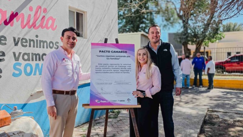 Firma Jorge Aldana Pacto Camargo por las familias