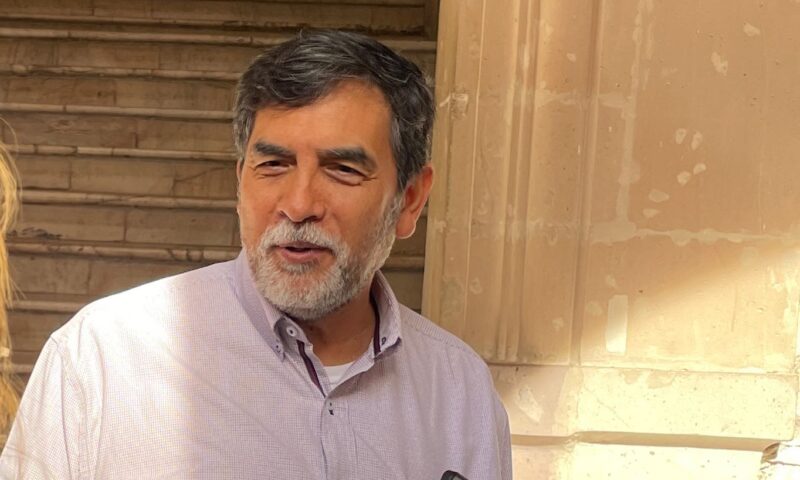 Komaba señala que reforma beneficiaría solo a algunos