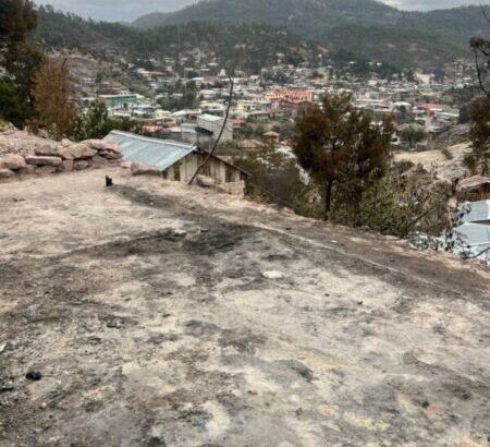 Reconstruirá Arturo Medina casas de familias que las perdieron en incendios en Guadalupe y Calvo