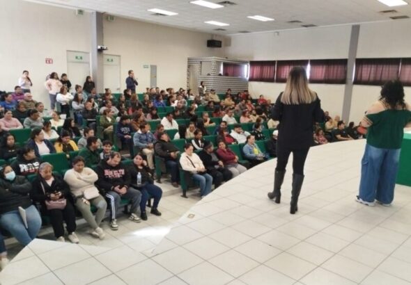 Imparten Taller Escuela para 700 Padres, Madres y Personas Cuidadoras
