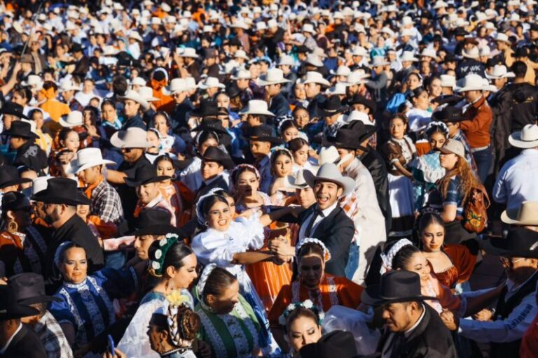 Reúne Polka Monumental 3 mil 754 bailarines