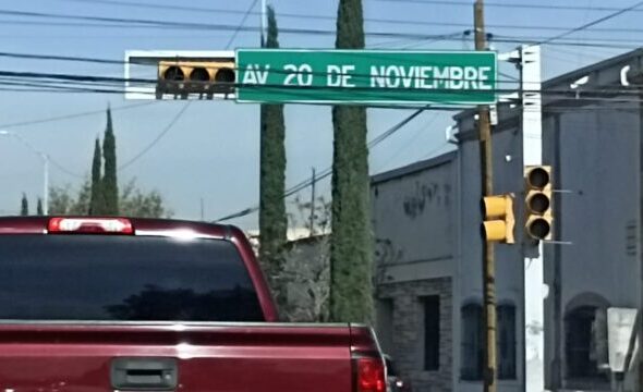 Denuncian cruce peligroso por falla de semáforo