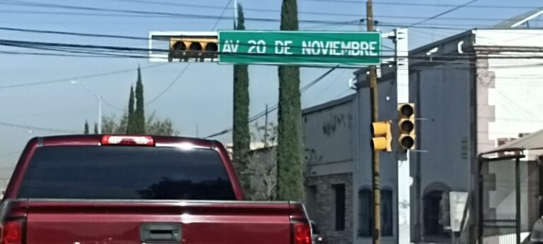 Denuncian cruce peligroso por falla de semáforo