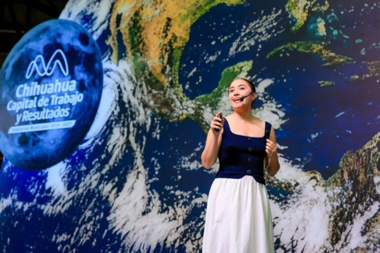 Brinda Katya Echazarreta conferencia en Chihuahua