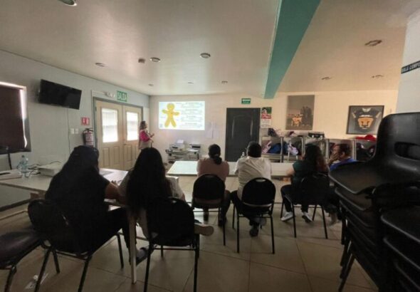 Imparte CEJUM plática sobre perspectiva de género en albergue de Cuauhtémoc