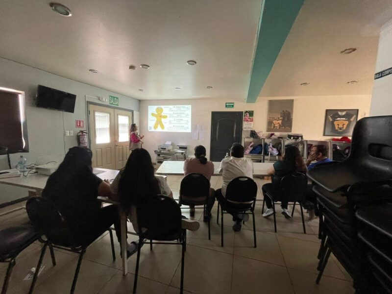 Imparte CEJUM plática sobre perspectiva de género en albergue de Cuauhtémoc