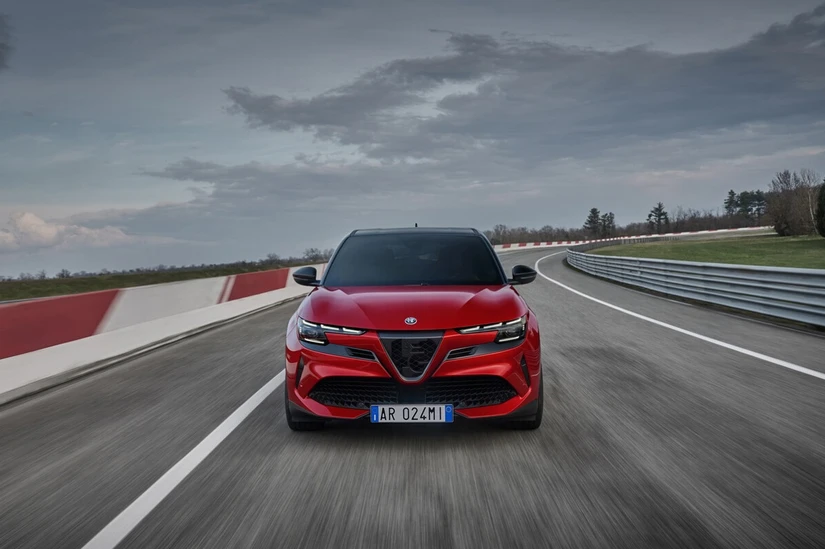 El Alfa Romeo Junior mantiene un diseño fiel al ADN italiano de la marca. Foto: Cortesía