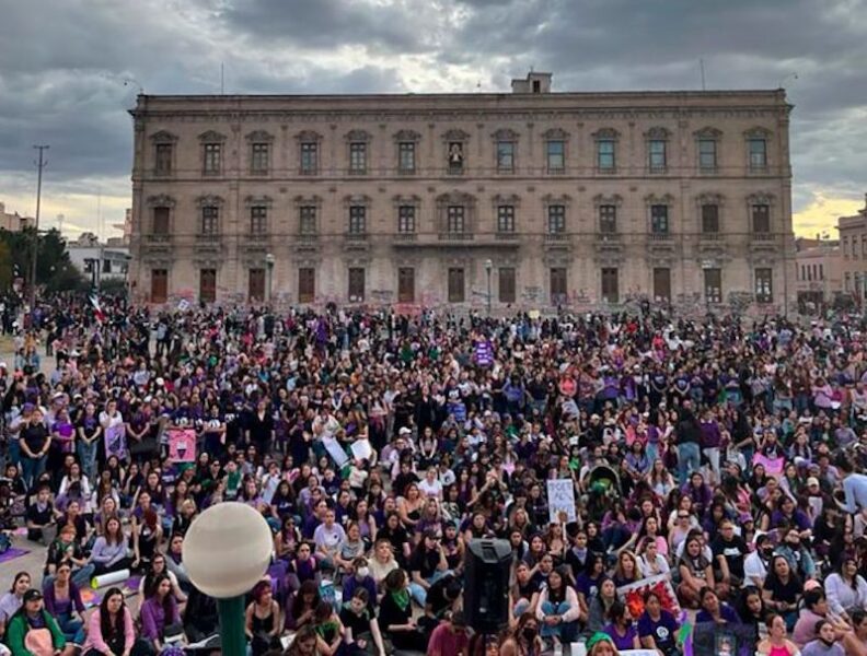Detienen a ocho personas tras disturbios durante la marcha del 8M en Chihuahua