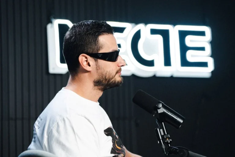 ¿Cuánto gana el youtuber Adrián Marcelo?