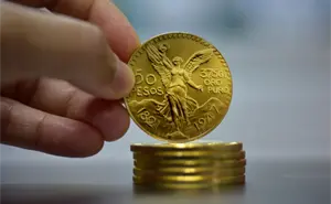 Ni BBVA ni Banorte: ¿Qué banco vende el Centenario de oro más barato?