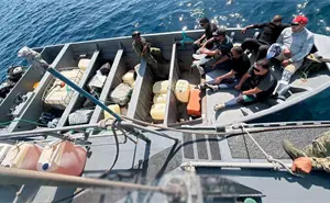 Decomiso millonario en el mar: la Marina asegura embarcación cargada de droga a más de 100 km de la costa