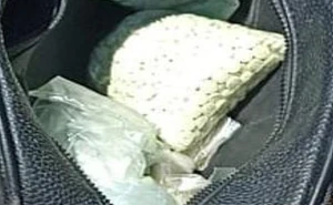 Huye y deja más de 100 mil pastillas de fentanilo en carretera de Culiacán