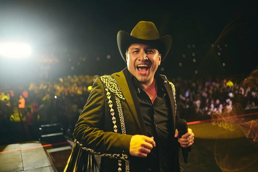 Entre fotos y mensajes de cariño, Julión Álvarez anunció que volvió a ser padre