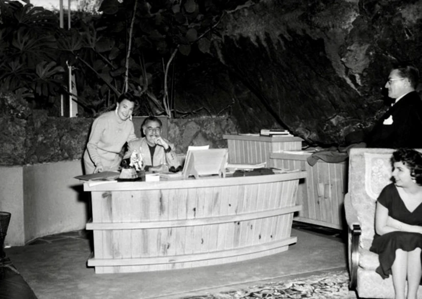Fernando Soler en su casa con su esposa y actriz Sagra del Río. Foto: Cortesía