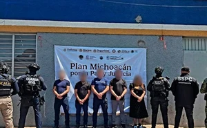 Detienen a síndica, regidores y mandos policiales en Michoacán por presuntos nexos con un cartel de la droga