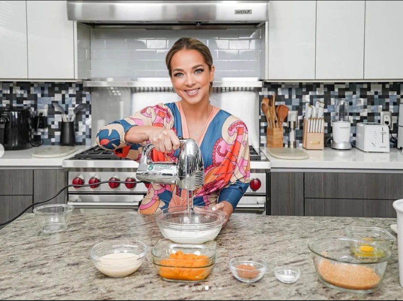 La cocina de la residencia de Adamari López en Miami. Foto: Cortesía