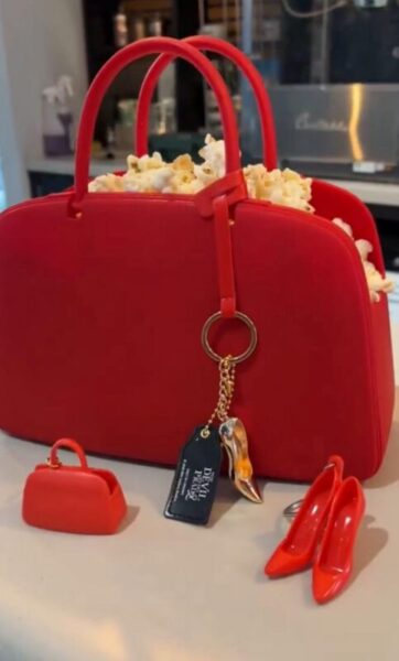 La palomera de bolso de El Diablo Viste a la Moda 2 ¿Llegará a México?